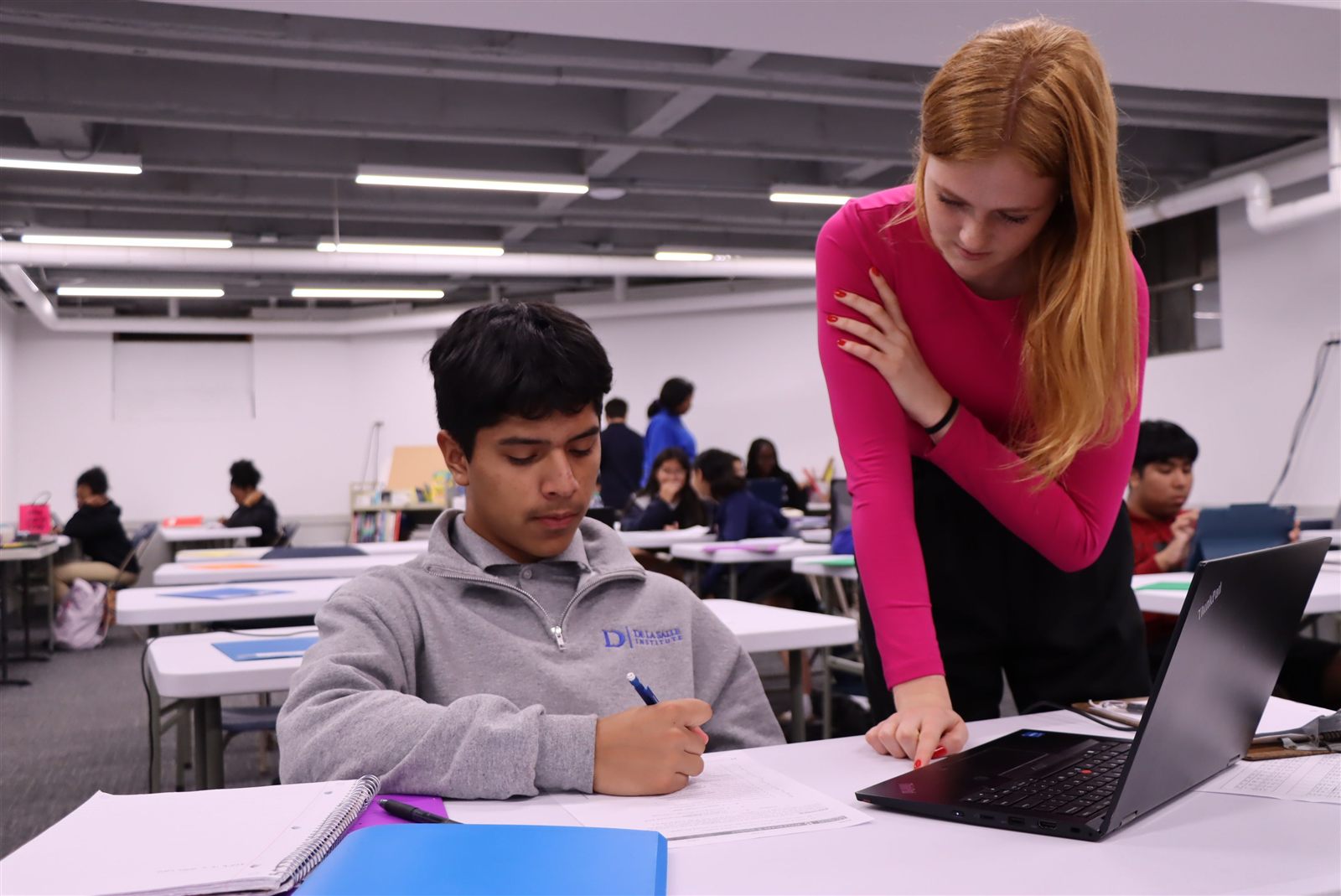 A HighSight volunteer tutor helping a student with homework